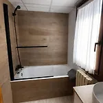 Amplio Y Comodo A 15 Minutos Del Centro Con Piscina Y Pistas De Tenis *