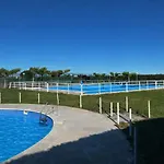 Amplio Y Comodo A 15 Minutos Del Centro Con Piscina Y Pistas De Tenis Hébergement de vacances