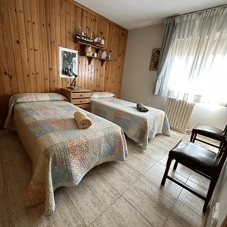 Amplio Y Comodo En Con Piscina Y Tenis Holiday home Zaragoza