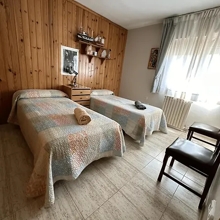 Amplio Y Comodo En Con Pistas De Tenis Tatil Evi *