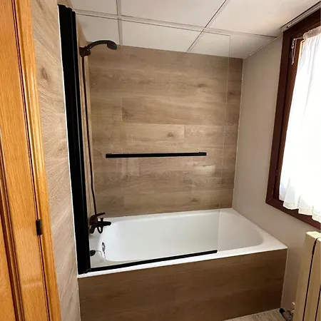 Tatil Evi Amplio Y Comodo En Con Pistas De Tenis Zaragoza