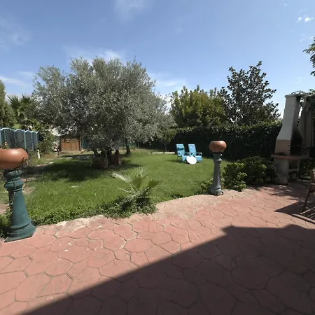 Amplio Y Comodo En Con Pistas De Tenis