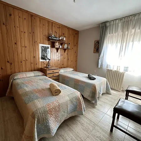 Tatil Evi Amplio Y Comodo En Con Pistas De Tenis Zaragoza