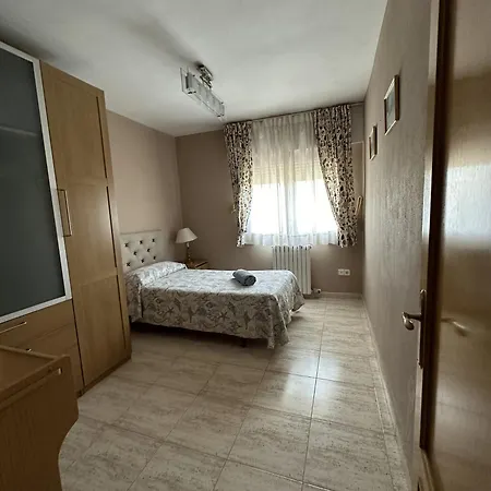 Amplio Y Comodo En Con Pistas De Tenis * Zaragoza