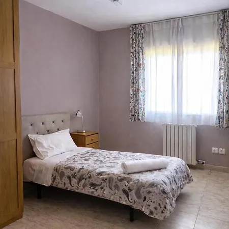 Amplio Y Comodo A 15 Minutos Del Centro Con Piscina Y Pistas De Tenis Zaragoza