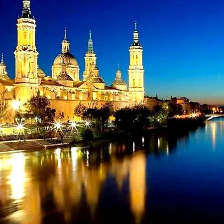 Ferienhaus Amplio Y Comodo A 15 Minutos Del Centro Con Piscina Y Pistas De Tenis Saragossa