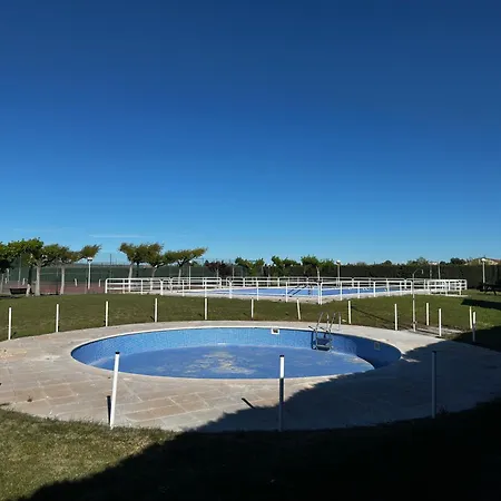 Dom wakacyjny Amplio Y Comodo A 15 Minutos Del Centro Con Piscina Y Pistas De Tenis