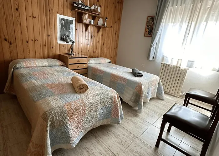 Amplio Y Comodo En Con Pistas De Tenis 펜션 사라고사