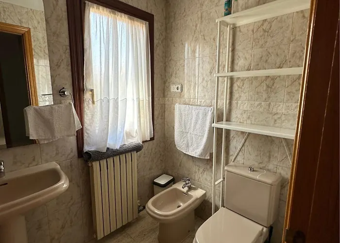 펜션 Amplio Y Comodo En Con Pistas De Tenis 사라고사