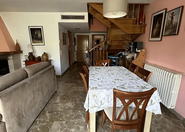 Amplio Y Comodo En Con Pistas De Tenis 사라고사