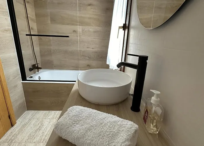 Amplio Y Comodo En Con Pistas De Tenis 펜션 사라고사