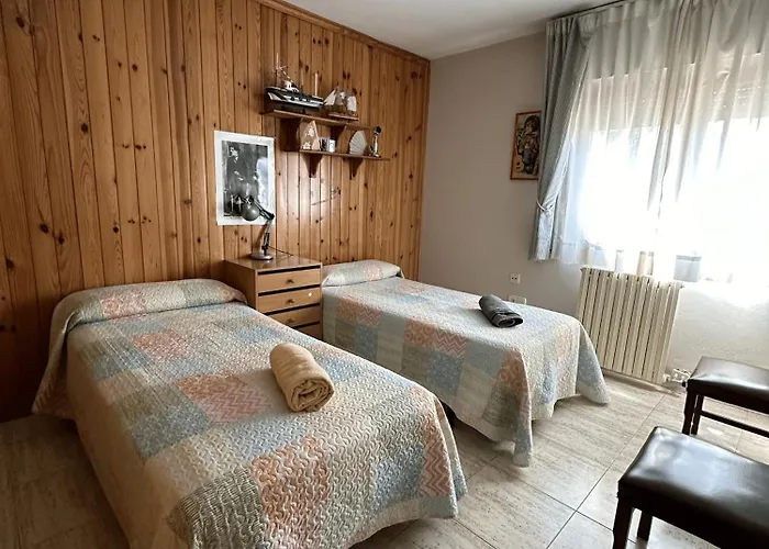 펜션 Amplio Y Comodo En Con Pistas De Tenis 사라고사